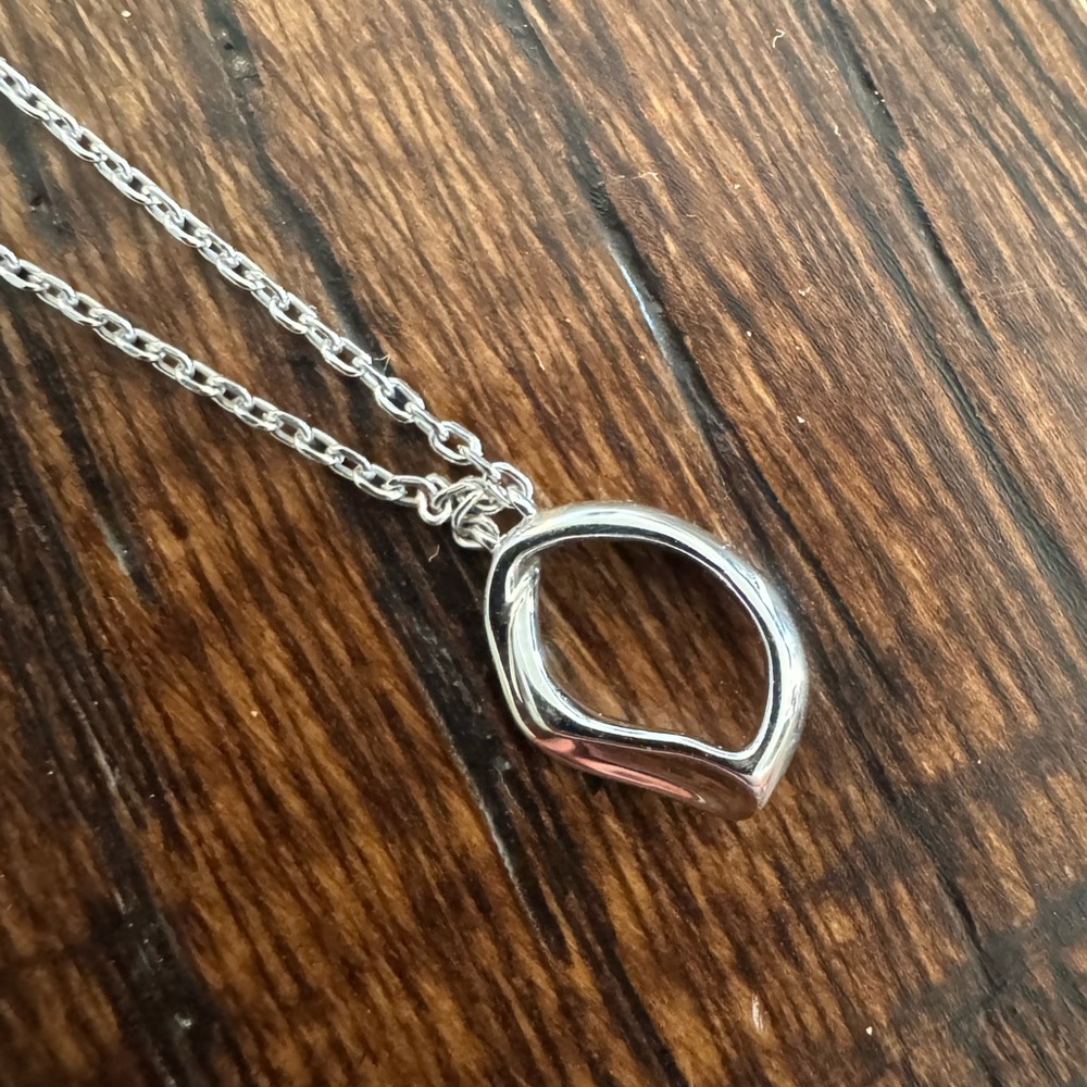 NIB Elegant Silver Pendant Necklace